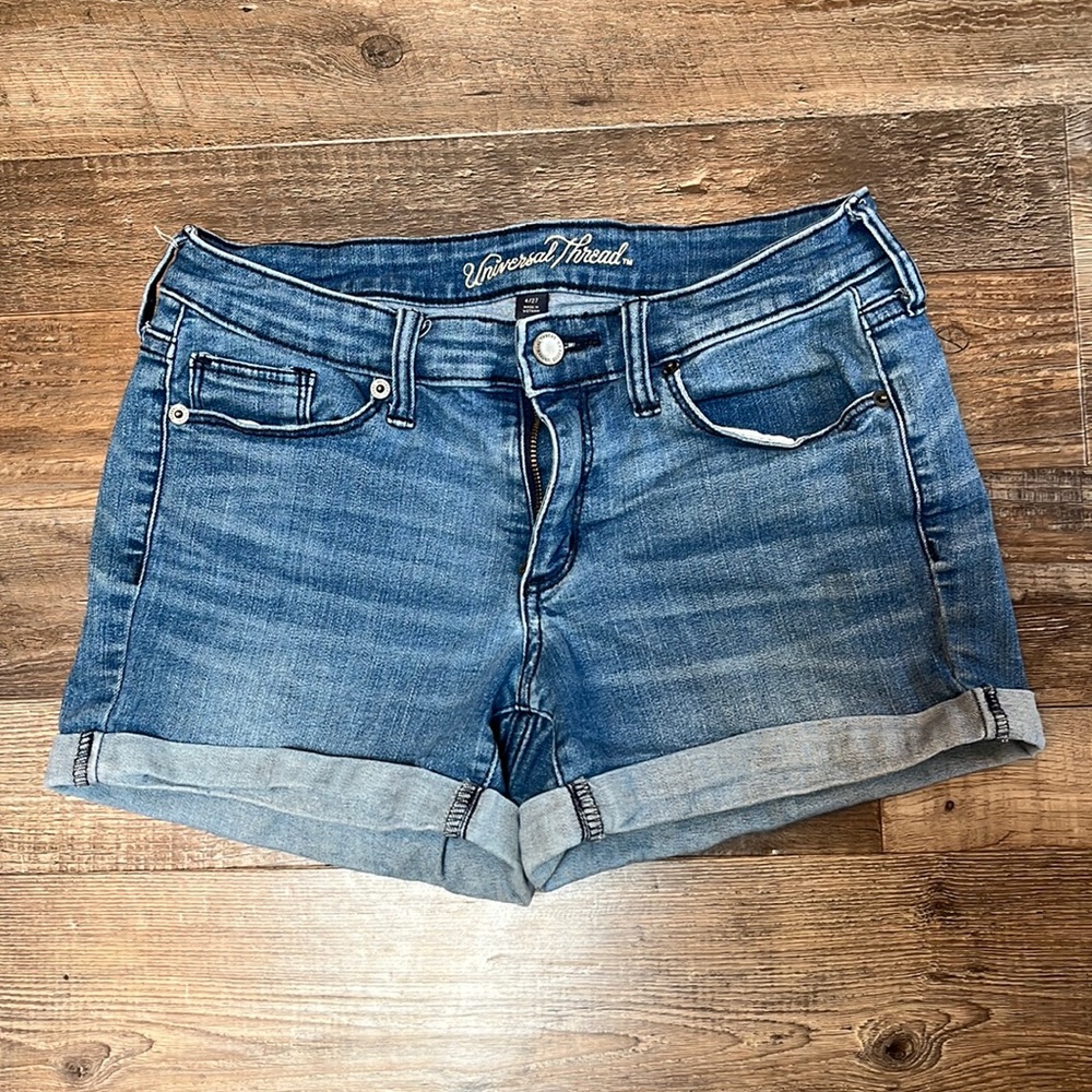 Universal Thread Denim Stretch Shorts Size 4 (27)